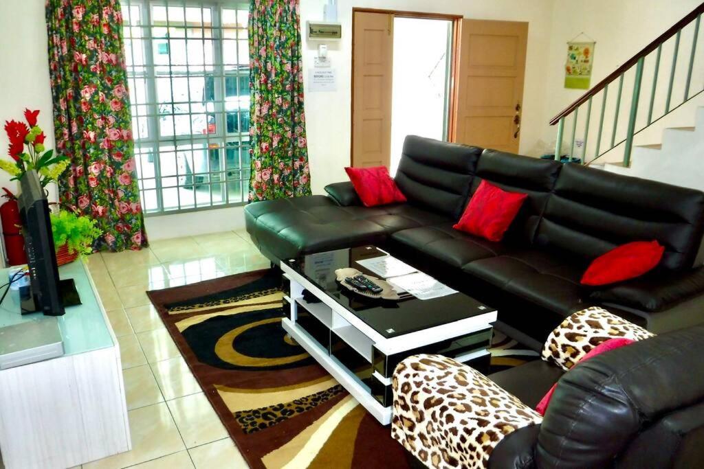 Lily Vacation Home At Cameron Highlands - 12 Pax,Free Wifi W Carporch Tanah Rata Eksteriør bilde